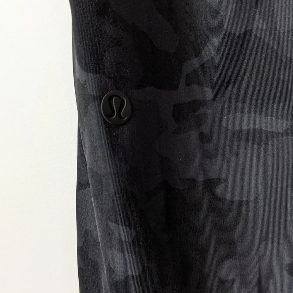 Lululemon On The Fly 7/8 Pants Size 4 incognito Camo grey - Picture 12 of 13